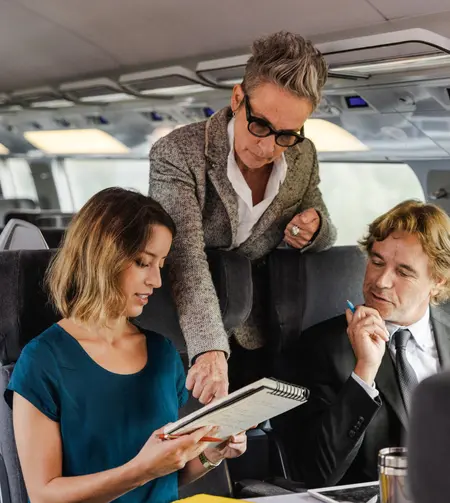 TGV Lyria - Mice - Groupe travaille en Première Signature